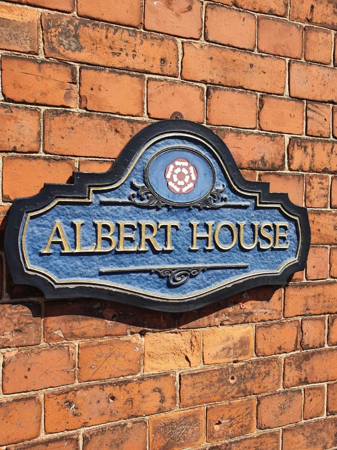 Albert House Brigg Luaran gambar